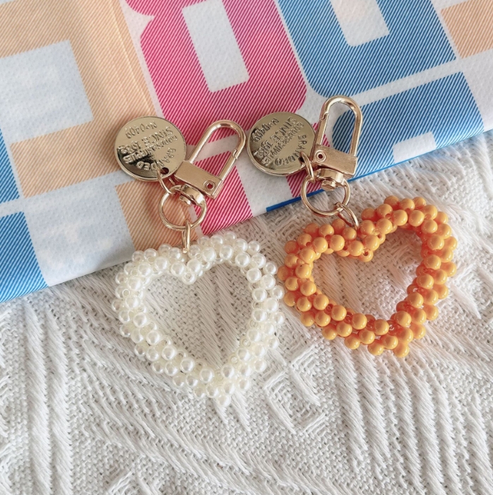 韓国風アクリル ビーズのハートの形キーホルダーかわいい バッグ