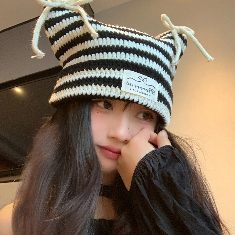 猫耳ニット帽 ハンドメイド 【最終価格】 ハンドメイド【猫耳ニット帽】パンク 地雷 毛糸 白 ねこみみ