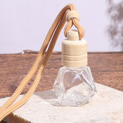 8MLダイヤモンド型の空のボトル、透明な香水瓶、透明なガラス瓶、自動車用香水瓶ストラップ