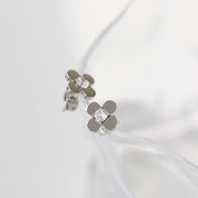 ステンレス花ピアス　アクセサリー　金属アレルギー対応　INS　デザイン