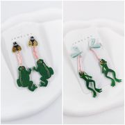 2色  アクリル   カエルピアス  動物 昆虫 ハエ トンボ 蛙  ピアス  カエルのアクセサリー  カエル雑貨
