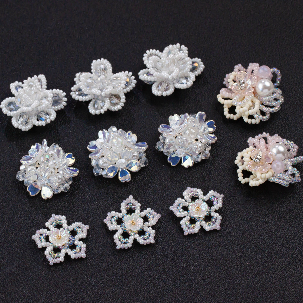 花編みビーズ 花モチーフ バックチャーム 白 透明 ビーズ資材 アクセサリーパーツ 手作り ビーズフラワー