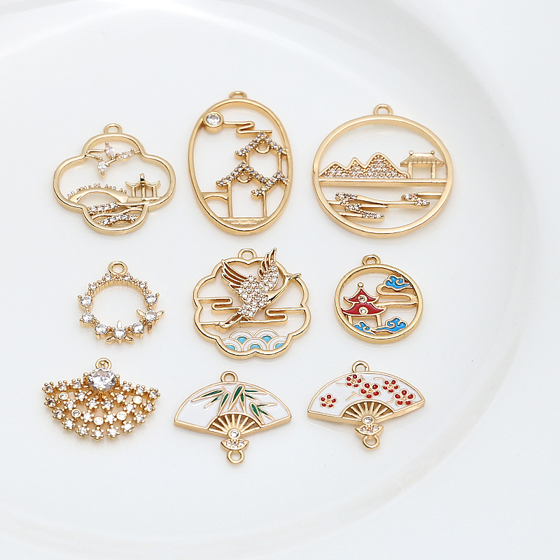 和柄 透かしパーツ アクセサリーパーツ メタルチャーム パーツ 手芸材料 ハンドメイド ラウンド 扇子 雲