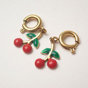 ステンレス製 チャーム サクランボ チェリー  エナメル 引き輪付き  ペンダントトップ  アクセサリー