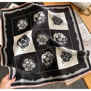 エレガントなプリント柄入り100％シルクプチスカーフ　04513