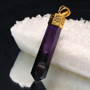 ペンダントトップ　スギライト＜南アフリカ産＞　ポイント型　Silver925　ゴールド