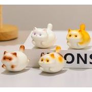 雑貨 デスク飾り物 インテリア 猫　樹脂
