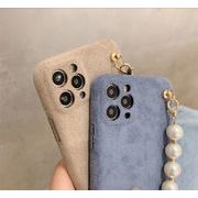 ナチュラルでシンプルなデザイン  iPhone11  携帯電話ケース 冬 真珠 パールチェーン フランネル
