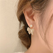 韓国ファッション  パールリボンピアス　両耳用　アクセサリー