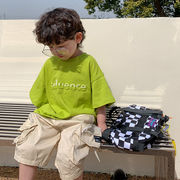 男の子用Tシャツエンボス文字韓国の子供用立体エンボス半袖Tシャツユニセックスベビーカジュアルトップス