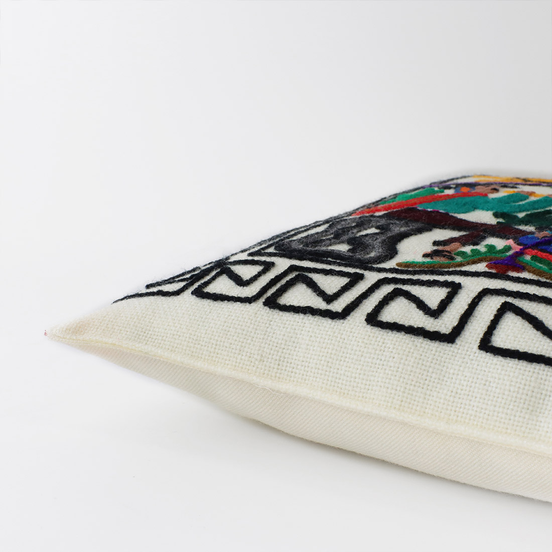 現地購入　ペルー工芸品　コルカバレー刺繍　クッションカバー　2枚組 楽天市場】クッションカバー インテリア 生活雑貨 刺繍 刺しゅう