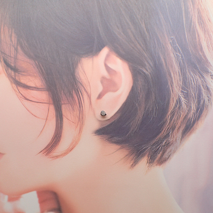 2. ロシア産 フェナカイト 原石 K18 ピアス グレー 1ペア】 ゴールド  