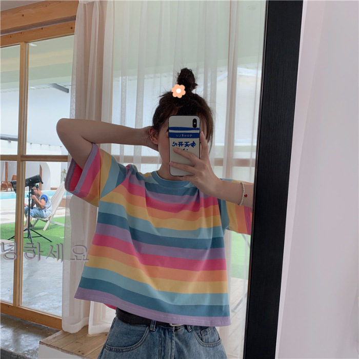 虹のストライプTシャツ女性半袖2023夏服新作韓国ゆったりショート丈学生上着