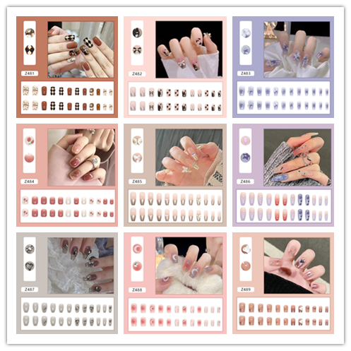 ネイルチップ　24枚入り　ブラック　両面粘着入り　可愛い　ネイル Amazon | Fuyunohi ネイルチップ 黒 付け爪 ショート 24枚セット 両面