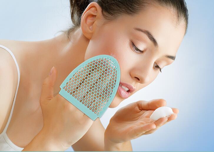洗顔ブラシ  シリコン  メイクブラシ 美顔器 クレンジング 浴室 ワイヤレス