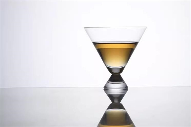 ナチュラルでシンプルなデザイン INSスタイル グラス カクテルグラス 個性 シャンパングラス