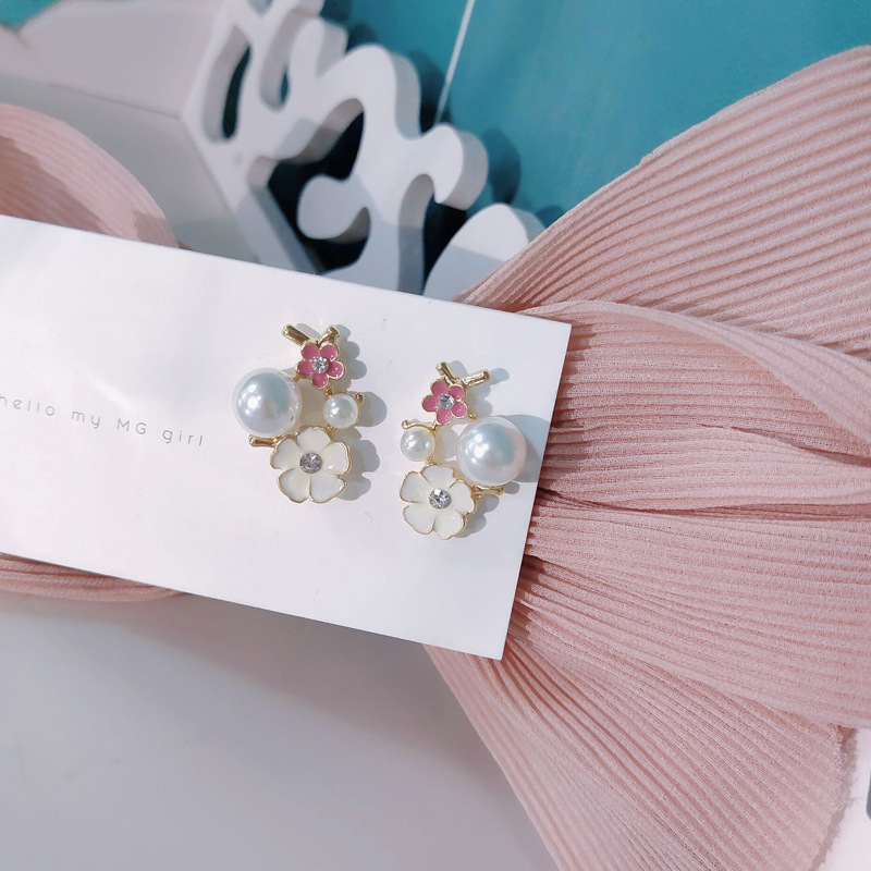 甘い花の真珠のイヤリングの気質の韓国語版レトロな香港スタイルの立体的な女の子のイヤリングのイヤリング