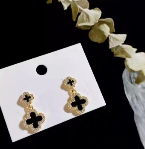 即納　四つ葉のクローバーピアス　ピアス　アクセサリー　韓国ファッション