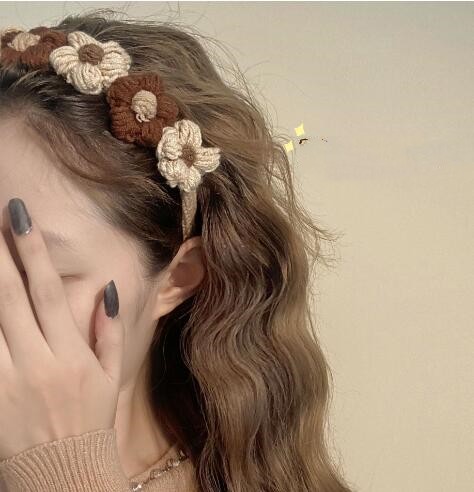 韓国風☆ ヘアアクセサリー☆毛糸の花カチューシャ☆ お花見髪