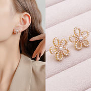 韓国の新しいイヤリング 梅の花の形 真珠のイヤリング シンプルな気質