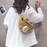 バッグ2024新しいファッション韓国語バージョンメッセンジャーチェストバッグ学生バッグ、ベアバッグ