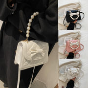 刺&#32353;のひし形の小さな四角いバッグ、2024年春の新しい真珠のハンドバッグ、ショルダーバッグ