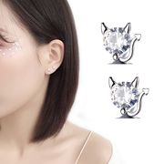 ジルコン　猫　ピアス   ファッション   猫雑貨   可愛い　ネコ　猫アクセサリー