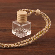 8MLクリアスクエアガラスボトル、透明な香水瓶、透明なガラス瓶、自動車用香水瓶ストラップ