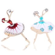 バレエ少女ブローチ　バレエ雑貨　バレエ関連のアクセサリー　バレエブローチ　コサージュ  踊るバレエ少女