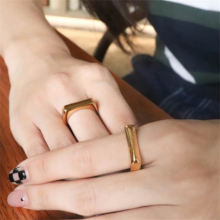 サージカルステンレス指輪　リング　アクセサリー　金属アレルギー対応　ファッション　18kコーティング