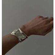 欧米の人気 新製品  幅39mm 歪な存在感 が強いステンレス鋼 18k メッキ 女性のオープンバングル