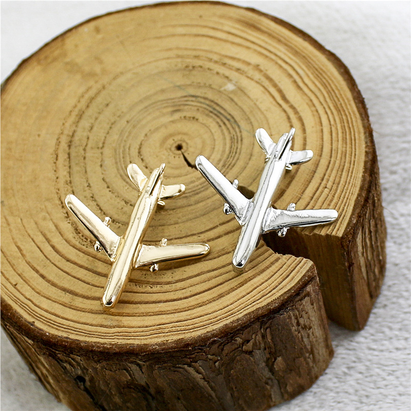 「限定販売」ブローチ　 ハンドメイド  アクセサリー ブローチ　クリスマス　飛行機　ブローチ　