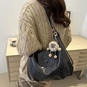 新登場！！★レディースバッグ　ショルダーバッグ　トートバッグ　チャーム付き★