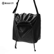 【2025年秋の新作】スムース フェイクレザー ナップサック ショルダーバッグ／MinoriTY