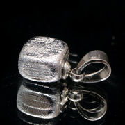 ペンダントトップ　ギベオン＜ナミビア産＞　キューブ型　ステンレス製　シルバー