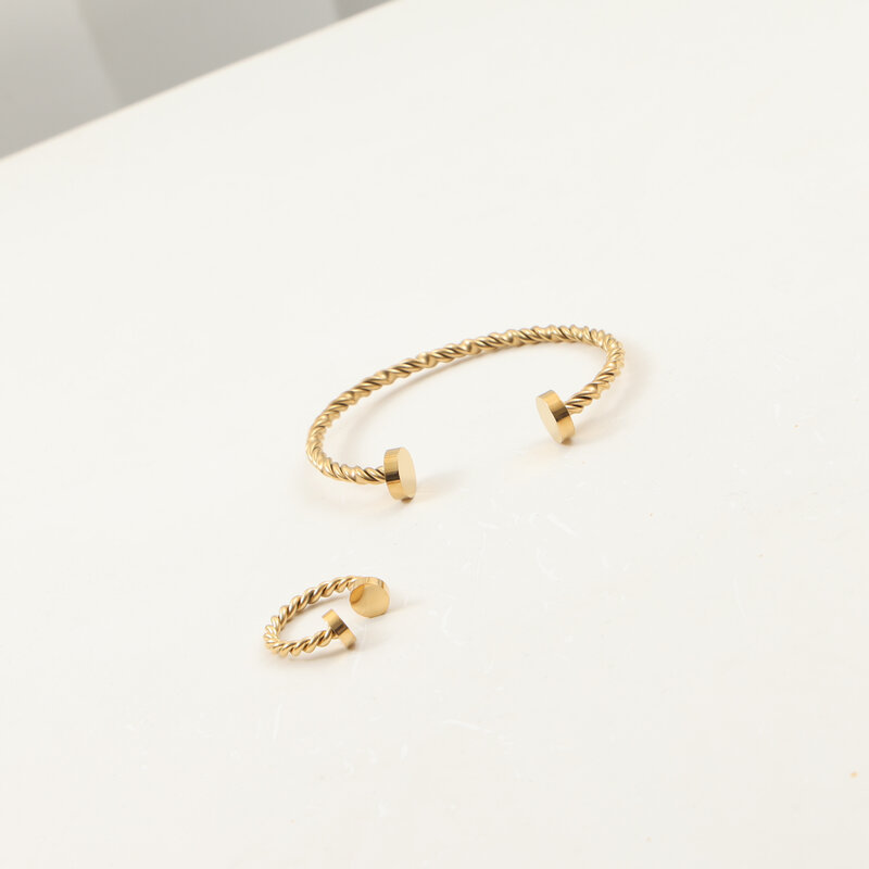 サージカルステンレス指輪　リング　バングル　アクセサリー　金属アレルギー対応　18kコーティング