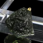 ペンダントトップ　モルダバイト＜チェコ産＞　原石　K18　ゴールド　証明書付き