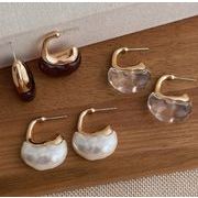 樹脂配色ピアス