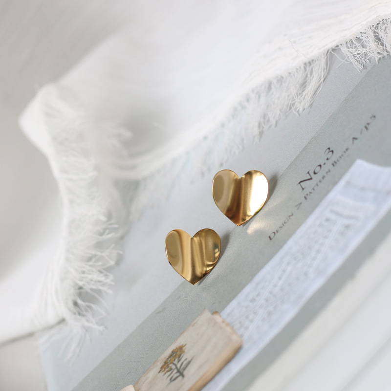 サージカルステンレスハートピアス　アクセサリー　金属アレルギー対応　INS　デザイン