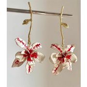 いまだけ 特価 花のデザインが際立つ滴釉ピアス エキセントリックな形と2026年新作のレトロ感