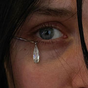 新しいティアドロップ型のイヤーフックとラインストーンのペンダントイヤリング