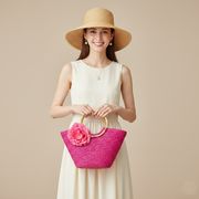 フラワーモチーフ付き　かごバッグ　ウッドハンドル