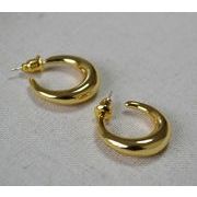 三日月ピアス