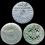翡翠　風水彫り物　穴ありペンダントトップ