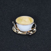 ブローチ　プレゼント　ビンテージ　デザイン　コーヒーカップ　かわいい　ファッション