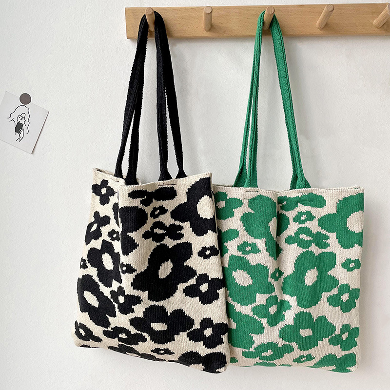 ☆かわいい木の実柄トートバッグ エコバッグ ☆かわいい木の実柄トート