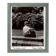 モノクロ写真「抱き合う2人の子ども」ポスター入り額縁 ミントステイン 壁掛け