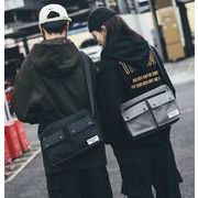 ショルダーバッグ　ナイロン素材　男女兼用　韓国ファッション　個性