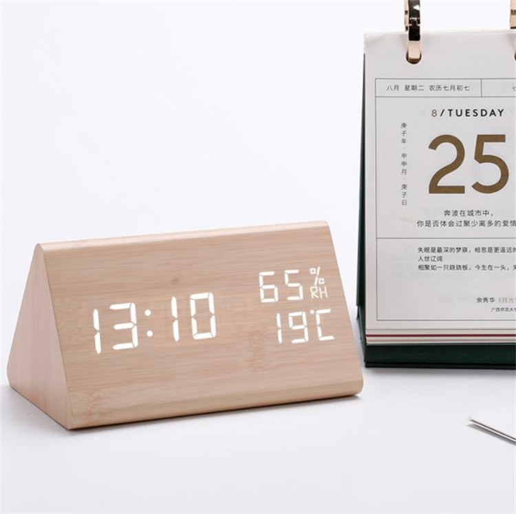 木時計 木製 デジタル目覚まし時計 湿度時計 LED 時計 三角形 電子時計 温度計 夜光 三段輝度 トレンド