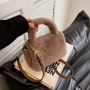 ショルダーバッグ　ファーバッグ　ハンドバッグ　鞄　カバン　秋冬　韓国ファッション　もこもこ